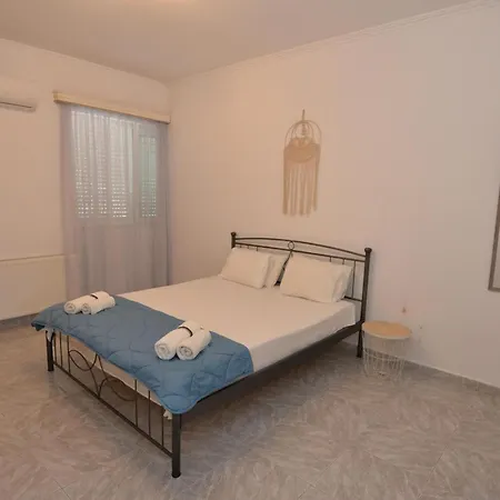 Nina's In Near The Lejlighed