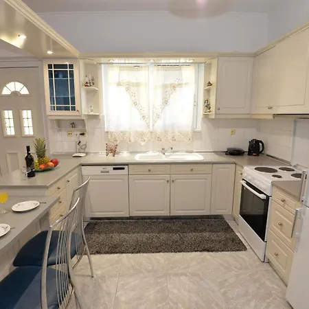 Nina's In Near The * Lalyssos