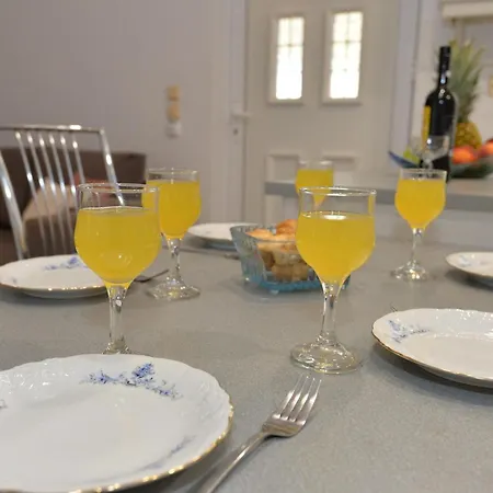 Nina's In Near The דירה