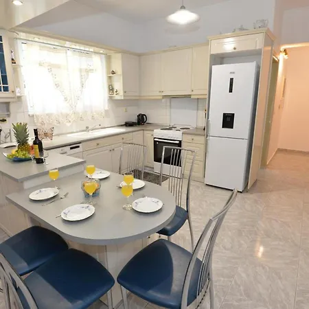 Nina's In Near The *