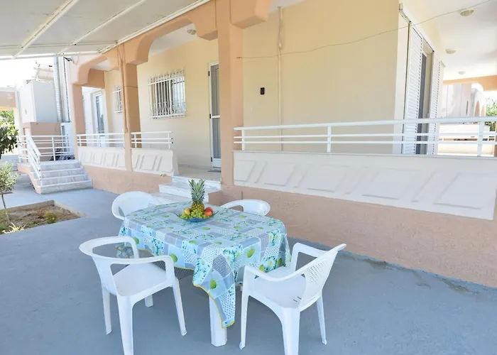 Nina's In Near The Apartamento *