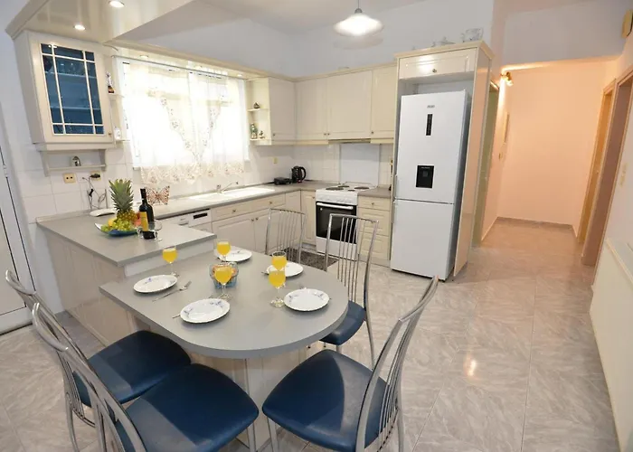 Nina's In Near The *