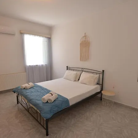 Nina's In Near The * 이알리소스