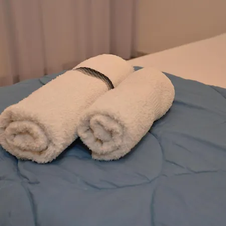 Nina's In Near The 이알리소스