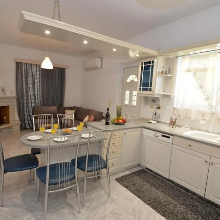 Nina's In Near The Lägenhet Ialysos (Rhodes)